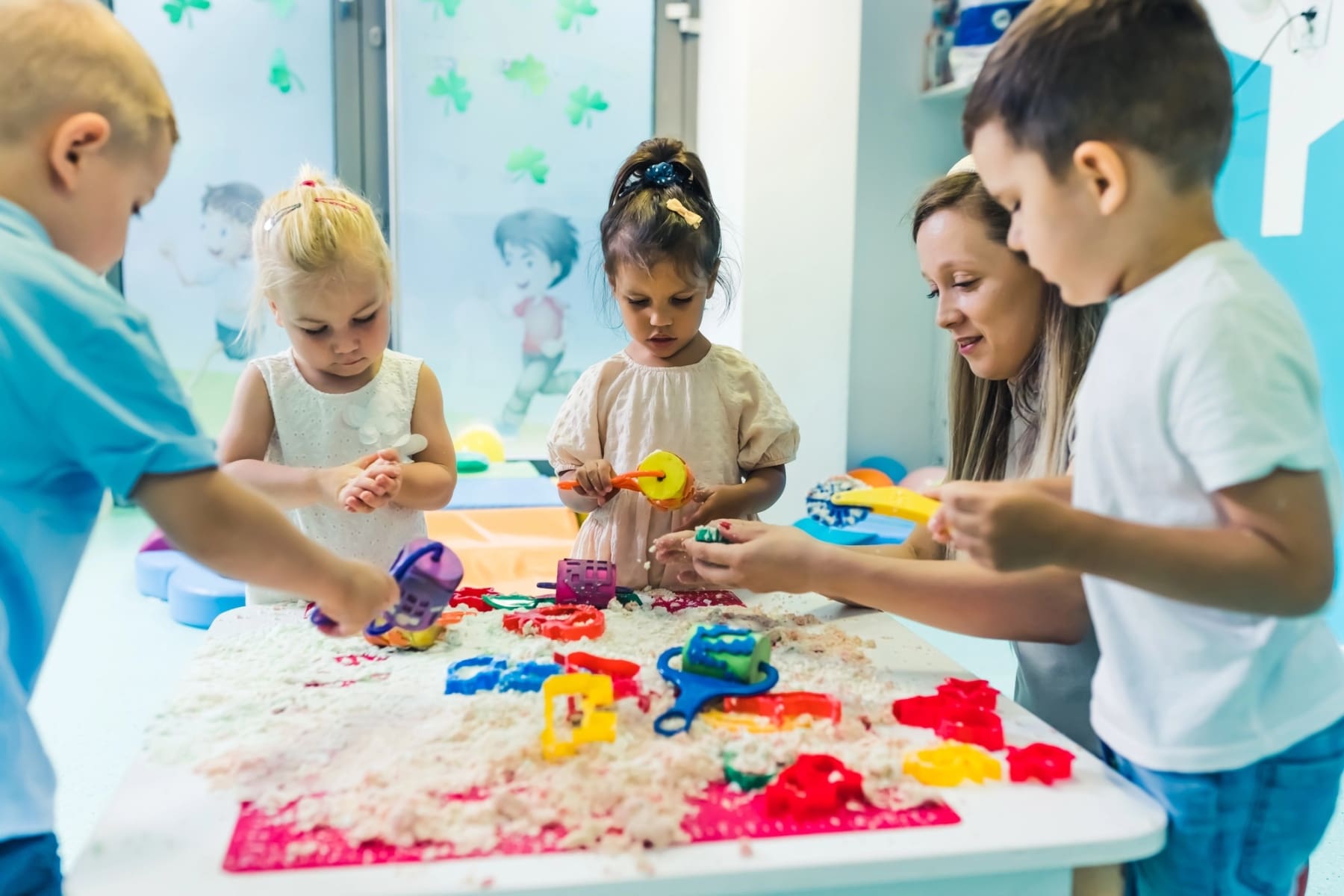 sensomotorisch spel, zintuigen, peuters, kinderdagverblijf, voorschool